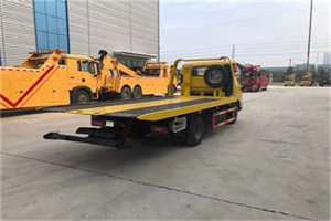 勃利非事故拖车